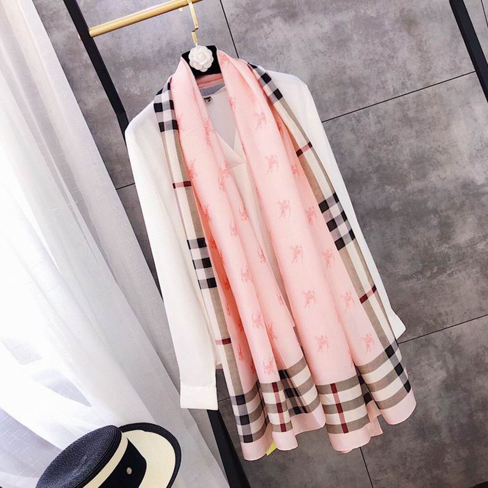 Bv*b*rry Scarf